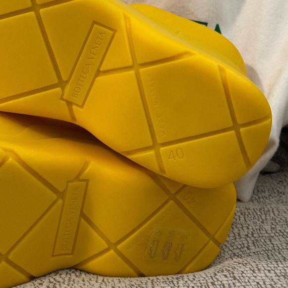 Bottega Veneta Puddle Rain Boots Yellow (SIZE: 40) NO Box - Picture 11 of 12